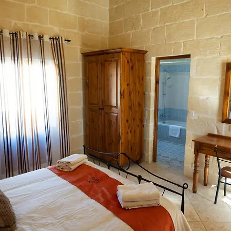 Centre Island With Private Pool And Hot Tub Ferienhaus Kerċem