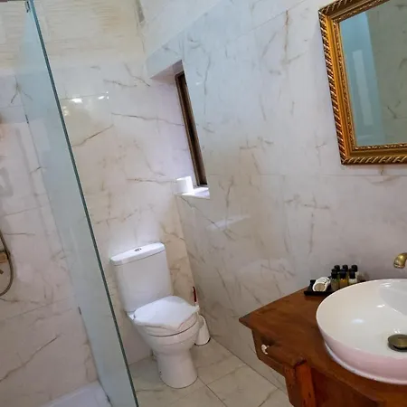 Centre Island With Private Pool And Hot Tub Ferienhaus Kerċem