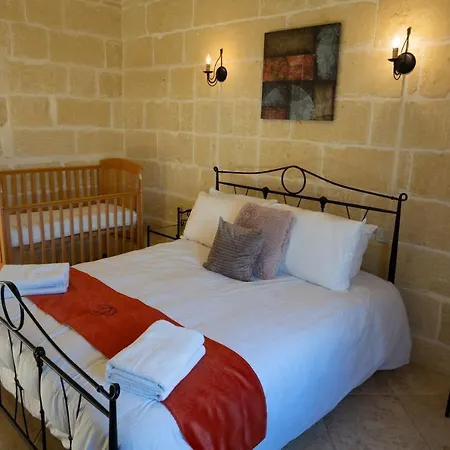 Centre Island With Private Pool And Hot Tub Kerċem
