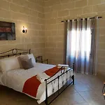 בית נופש Centre Island With Private Pool And Hot Tub *