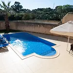 בית נופש Centre Island With Private Pool And Hot Tub Kerċem