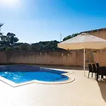 בית נופש Centre Island With Private Pool And Hot Tub