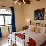 Centre Island With Private Pool And Hot Tub Casa de Férias Kerċem