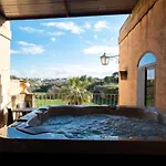 Centre Island With Private Pool And Hot Tub בית נופש