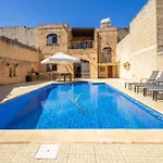 Centre Island With Private Pool And Hot Tub