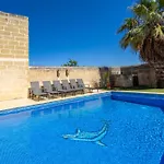 Casa de Férias Centre Island With Private Pool And Hot Tub