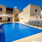 בית נופש Centre Island With Private Pool And Hot Tub *