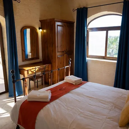 Centre Island With Private Pool And Hot Tub Holiday home