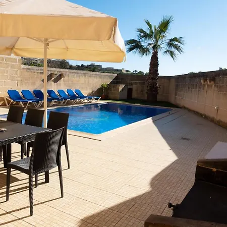 Holiday home Centre Island With Private Pool And Hot Tub *