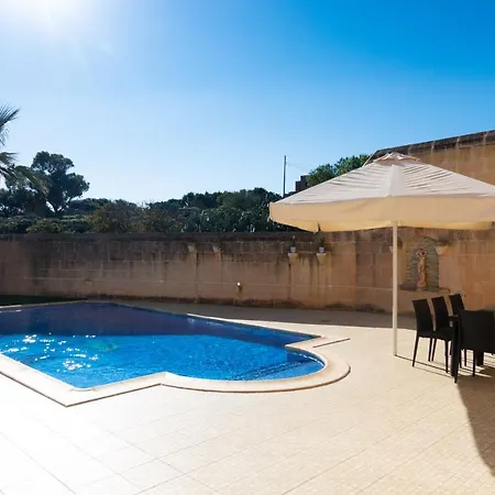 Holiday home Centre Island With Private Pool And Hot Tub