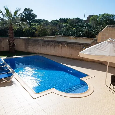 Centre Island With Private Pool And Hot Tub Hébergement de vacances Kerċem