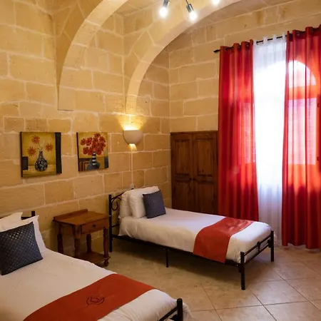 Centre Island With Private Pool And Hot Tub Kercem