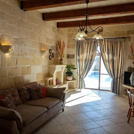 Centre Island With Private Pool And Hot Tub Feriehus Kerċem