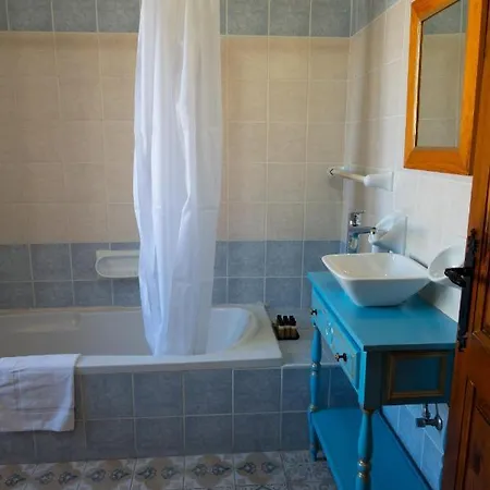 Centre Island With Private Pool And Hot Tub *