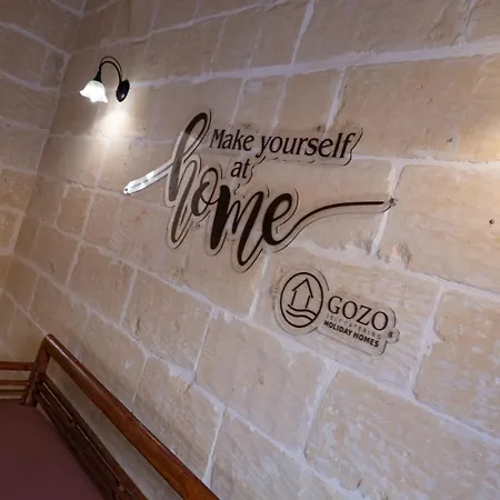 Centre Island With Private Pool And Hot Tub *