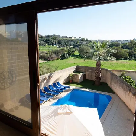 Centre Island With Private Pool And Hot Tub Holiday home Kercem