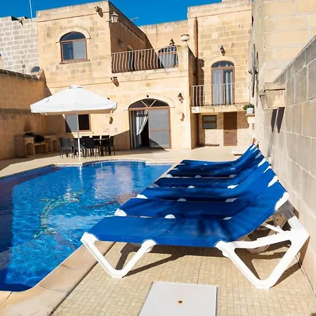 Centre Island With Private Pool And Hot Tub * Kercem