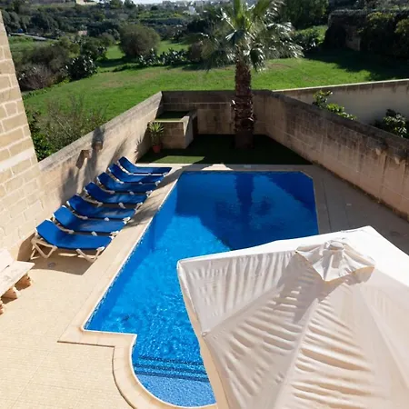 Centre Island With Private Pool And Hot Tub Ferienhaus Kerċem