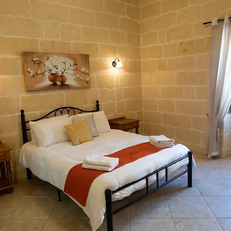 Centre Island With Private Pool And Hot Tub * Kercem