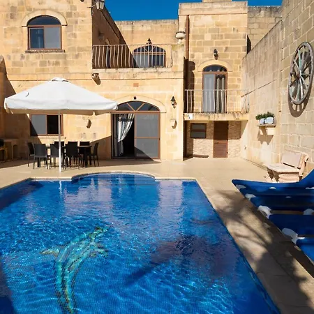 Centre Island With Private Pool And Hot Tub