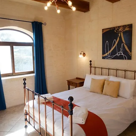 Centre Island With Private Pool And Hot Tub Feriehus Kerċem