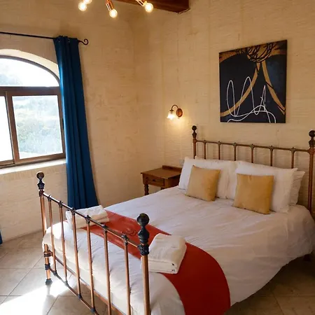 Centre Island With Private Pool And Hot Tub Feriehus Kerċem