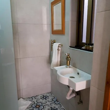 Centre Island With Private Pool And Hot Tub