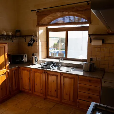 Centre Island With Private Pool And Hot Tub Holiday home Kercem