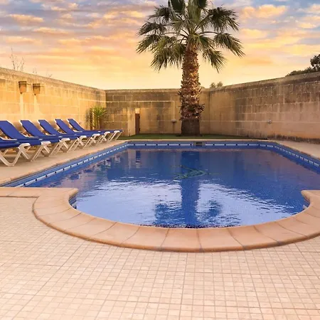 Holiday home Centre Island With Private Pool And Hot Tub