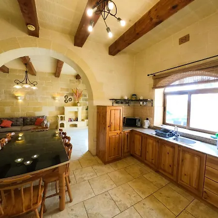 Centre Island With Private Pool And Hot Tub Holiday home Kercem