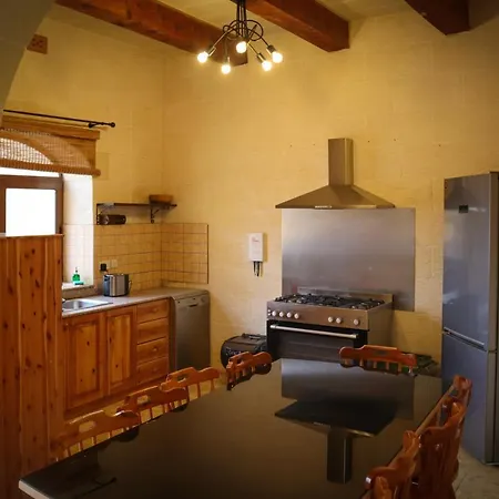 Centre Island With Private Pool And Hot Tub Hébergement de vacances Kerċem