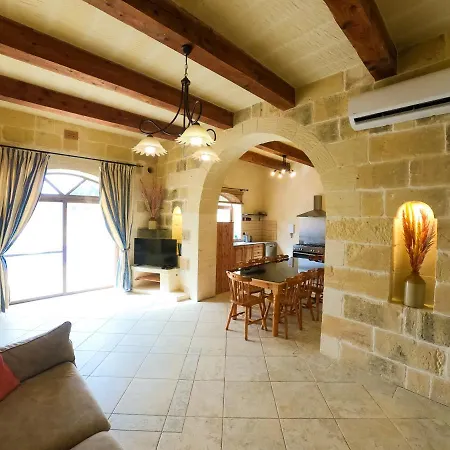 Holiday home Centre Island With Private Pool And Hot Tub *
