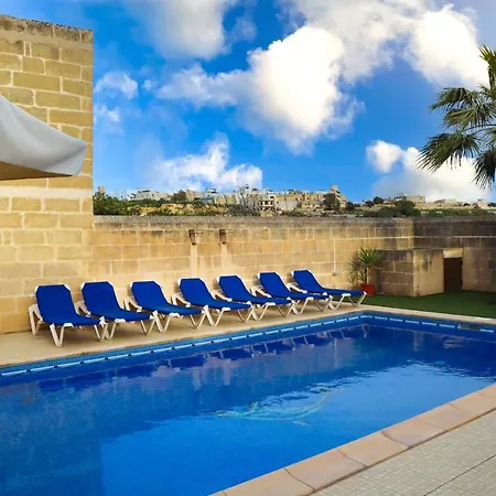 Centre Island With Private Pool And Hot Tub Holiday home Kercem