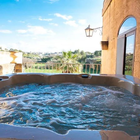 Centre Island With Private Pool And Hot Tub *