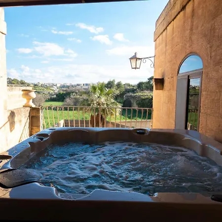 Holiday home Centre Island With Private Pool And Hot Tub *