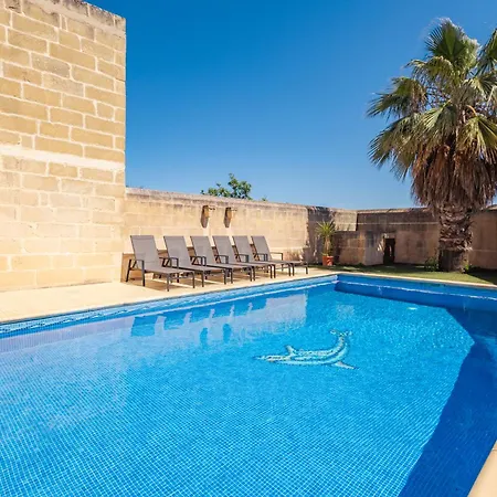 Centre Island With Private Pool And Hot Tub