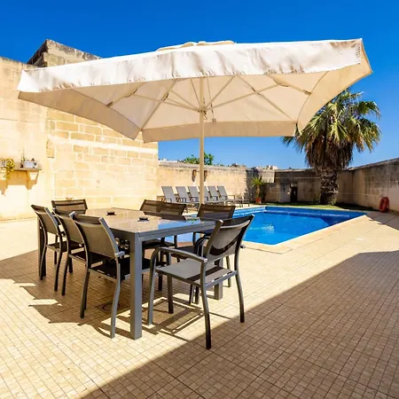 Holiday home Centre Island With Private Pool And Hot Tub