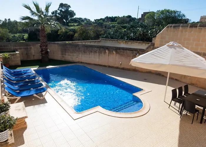 Vakantiehuis Centre Island With Private Pool And Hot Tub Kerċem
