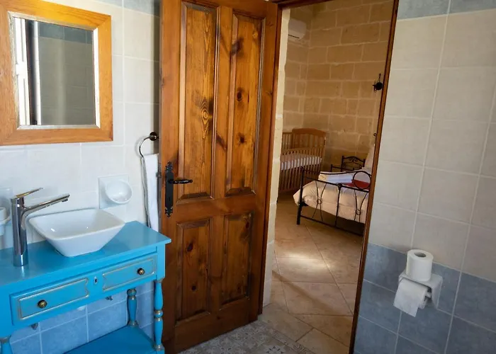 Centre Island With Private Pool And Hot Tub Kerċem