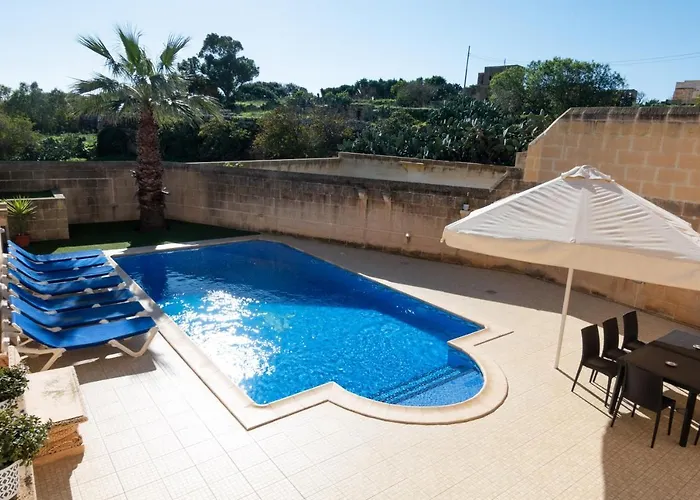 Centre Island With Private Pool And Hot Tub Vakantiehuis Kerċem