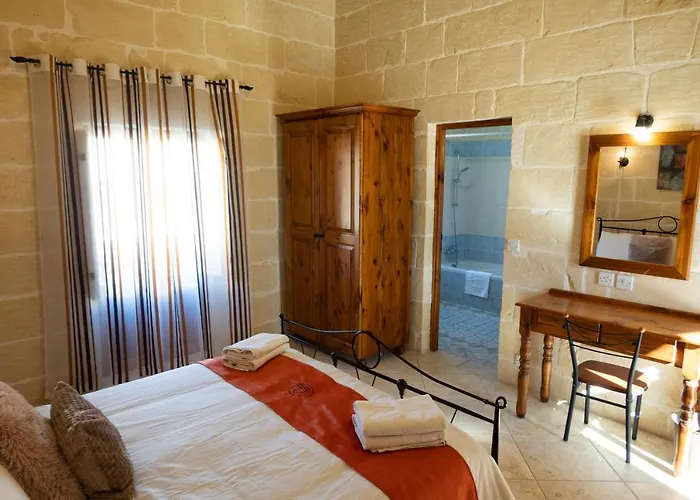 Centre Island With Private Pool And Hot Tub Vakantiehuis Kerċem