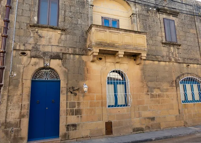 Centre Island With Private Pool And Hot Tub