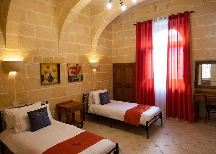 Centre Island With Private Pool And Hot Tub Kerċem