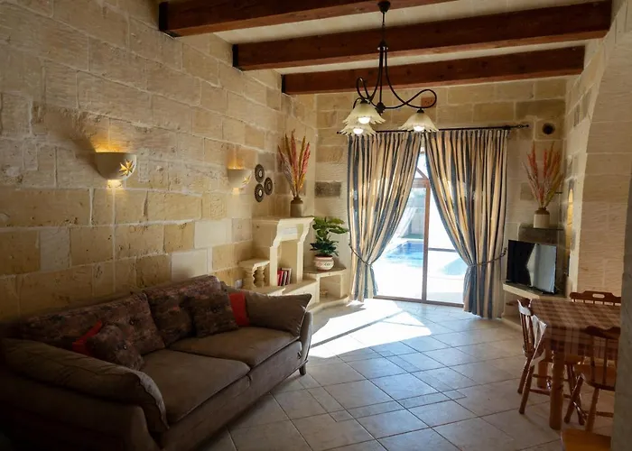 Centre Island With Private Pool And Hot Tub Vakantiehuis Kerċem