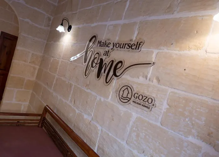 Centre Island With Private Pool And Hot Tub *