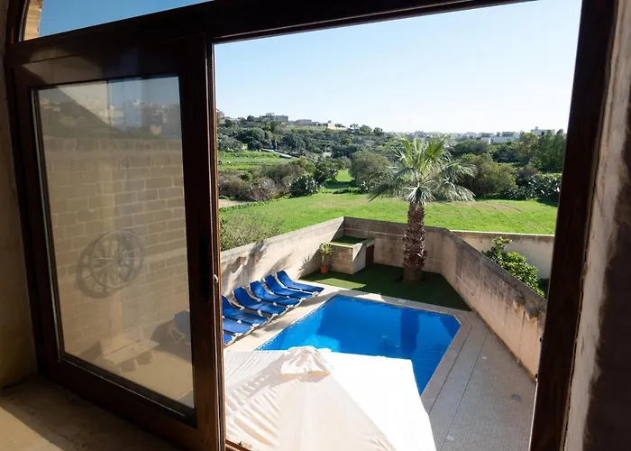 Centre Island With Private Pool And Hot Tub Vakantiehuis Kerċem