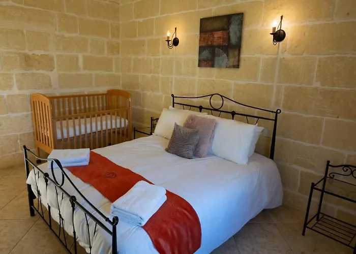 Centre Island With Private Pool And Hot Tub Kerċem