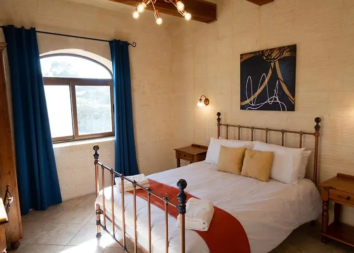 Centre Island With Private Pool And Hot Tub Vakantiehuis Kerċem