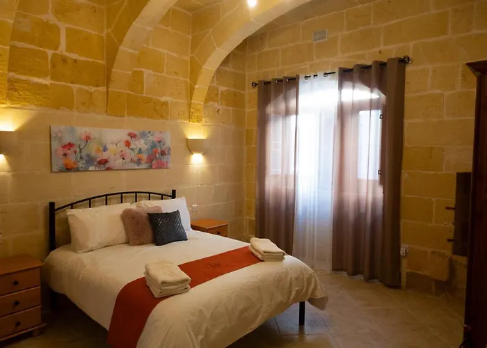 Centre Island With Private Pool And Hot Tub