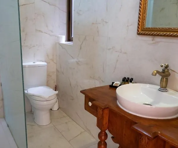 Centre Island With Private Pool And Hot Tub Kerċem